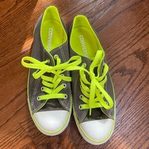 Womens 6 Converse Very Good Condition